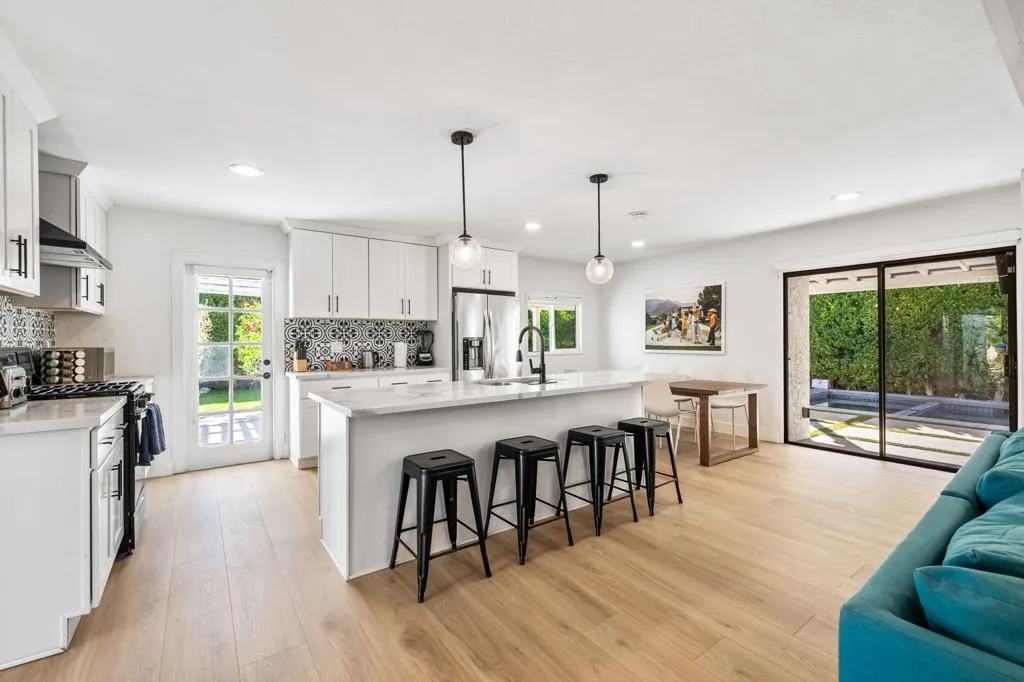 1433 E Caleta Way, Palm Springs, California 92262 home-pic-5